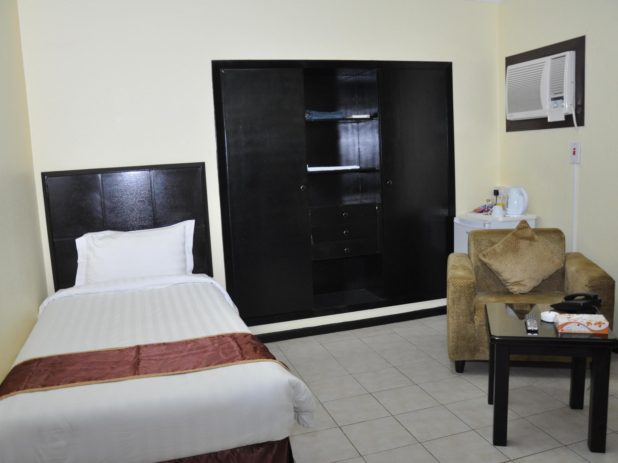 Oyo 411 Moon Hotel Dammam Exterior photo